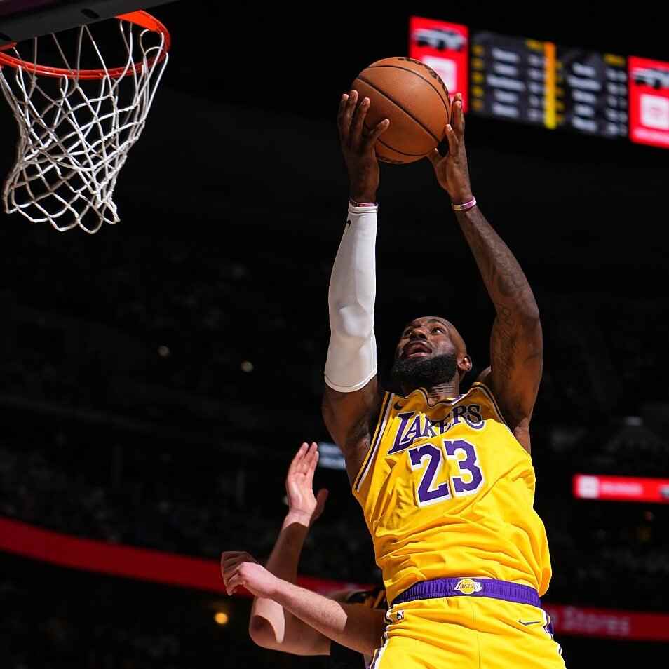 LeBron James melewati rekor Kareem Abdul-Jabbar